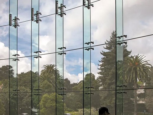 نمای اسپایدر شیشه ای