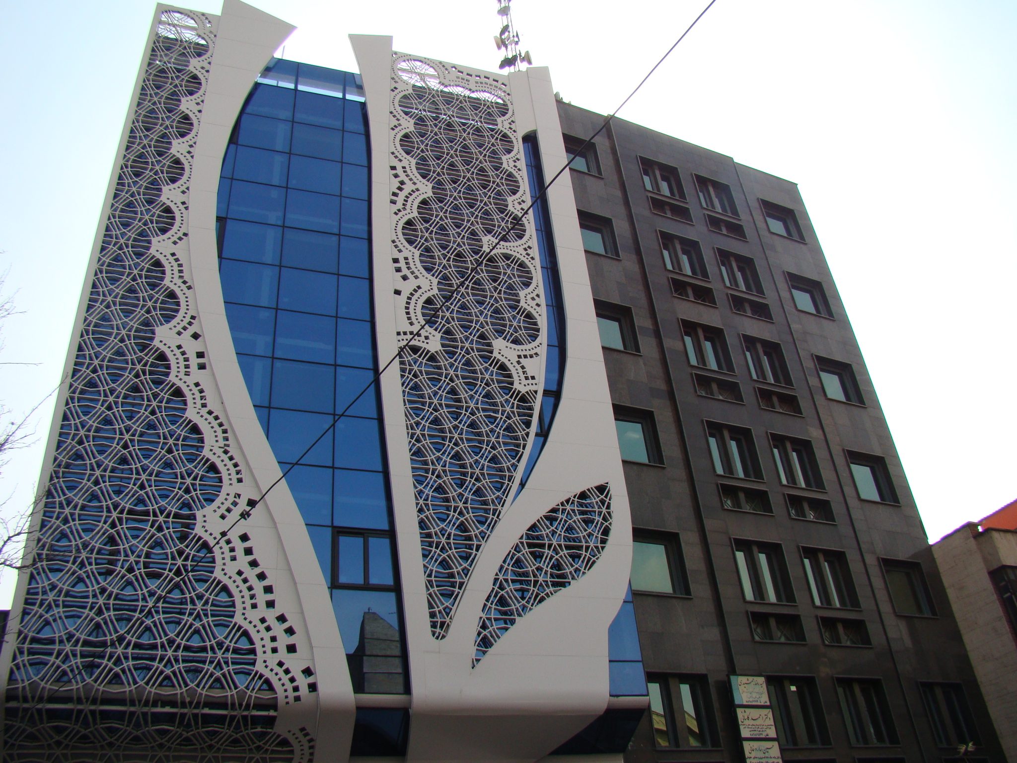 سی ان سی در نما ساختمان